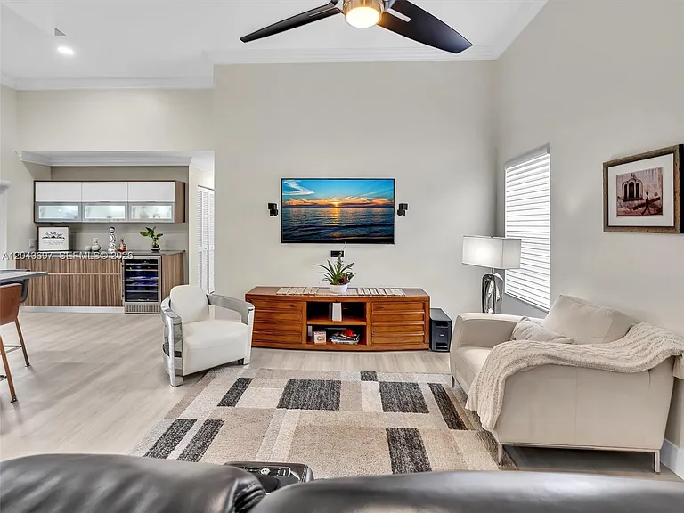 639 Verona Pl — Photo 42