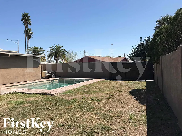 8802 N 35th Dr — Photo 24