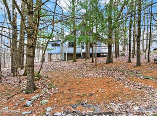 134 Lakeview Dr, Dingmans Ferry, PA 18328