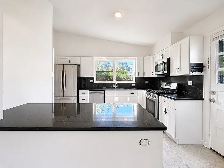 406 Sunset Dr — Photo 6
