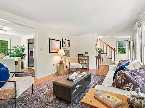 2nd image of 159 Brattle St
