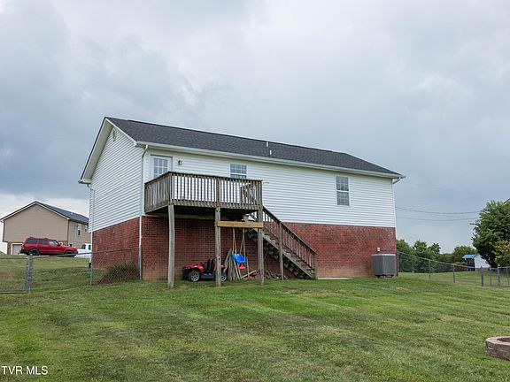 5th image of 132 Bob White Ct