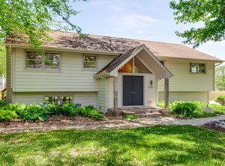 6316 Lake Shore Dr, Cary, IL 60013