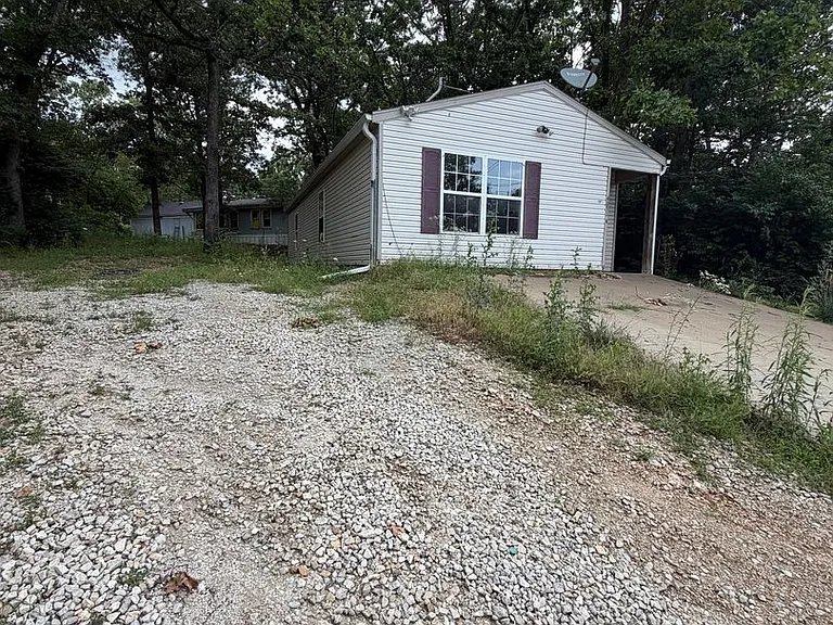 4031 White Oak Rd — Photo 3