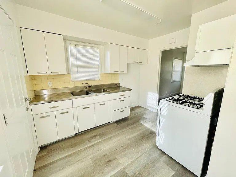 2112 E Peralta Way — Photo 3