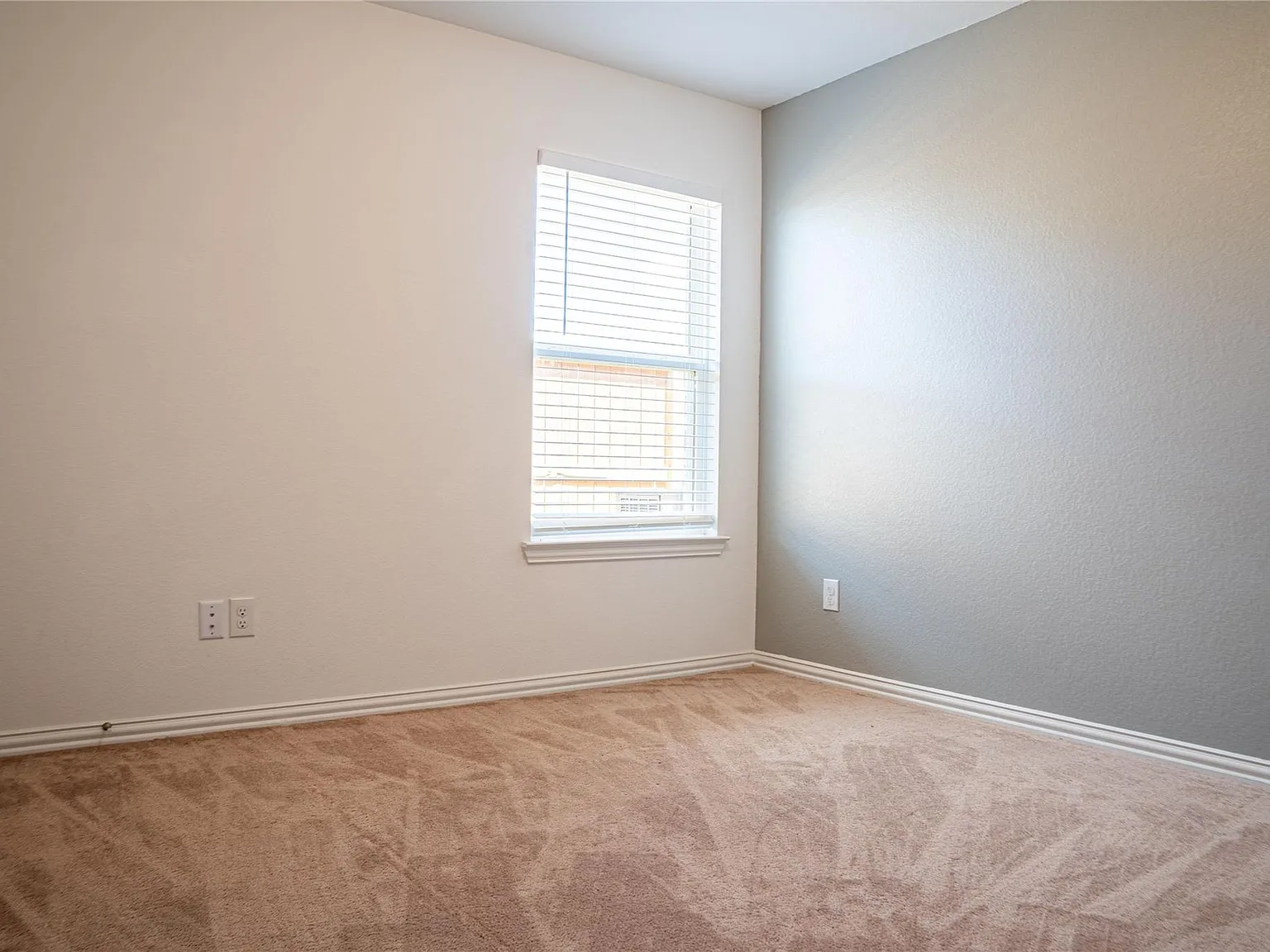 4 bed, 3.0 bath, 1710 sqft, $2,200 — Photo 4