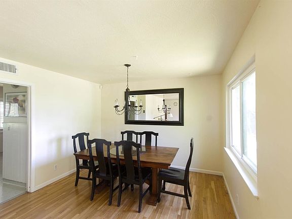 4th image of 372 W San Madele Ave