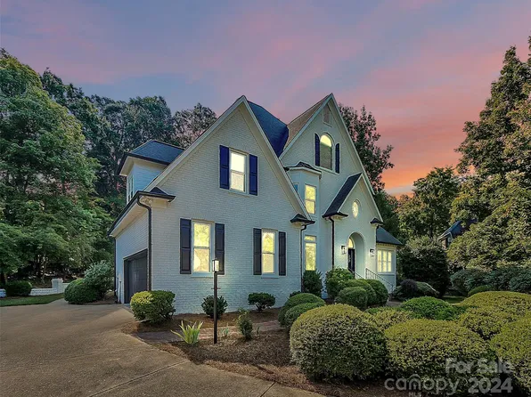 7005 Premier Dr, Charlotte, NC 28277