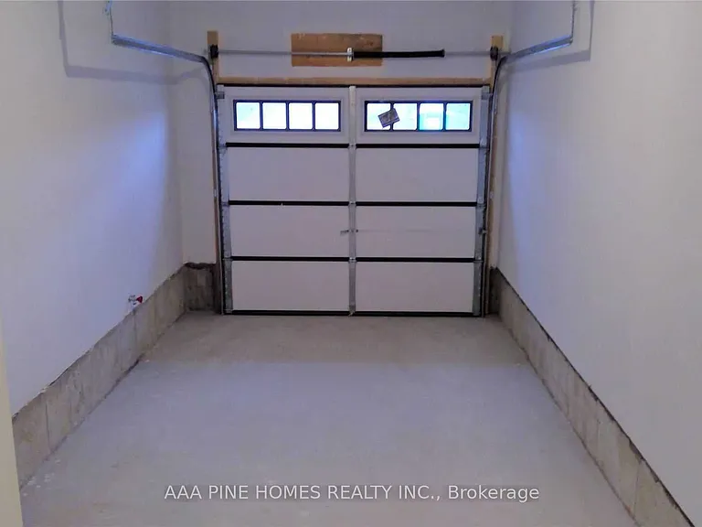 61 Laing Dr — Photo 11