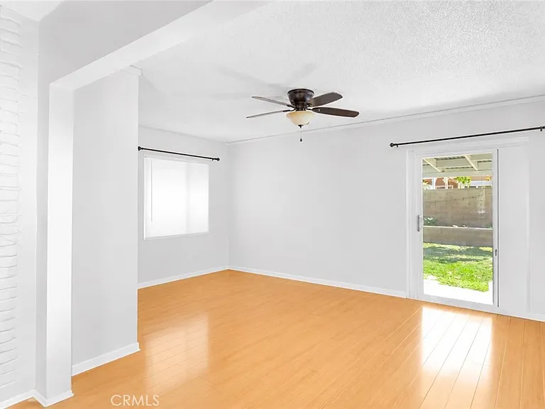 310 S Beachy Pl — Photo 7
