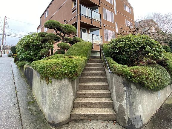 2nd image of 2242 Franklin Ave E APT B1