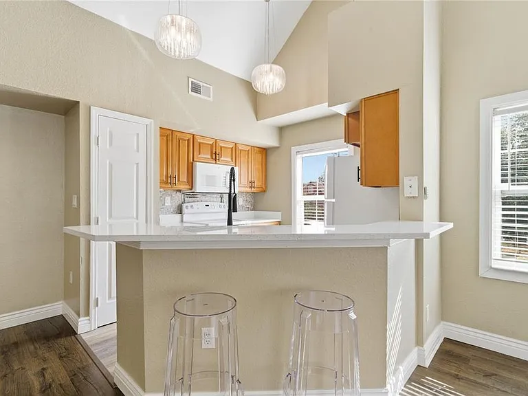 9646 Lake Chase Island Way #9646 — Photo 15
