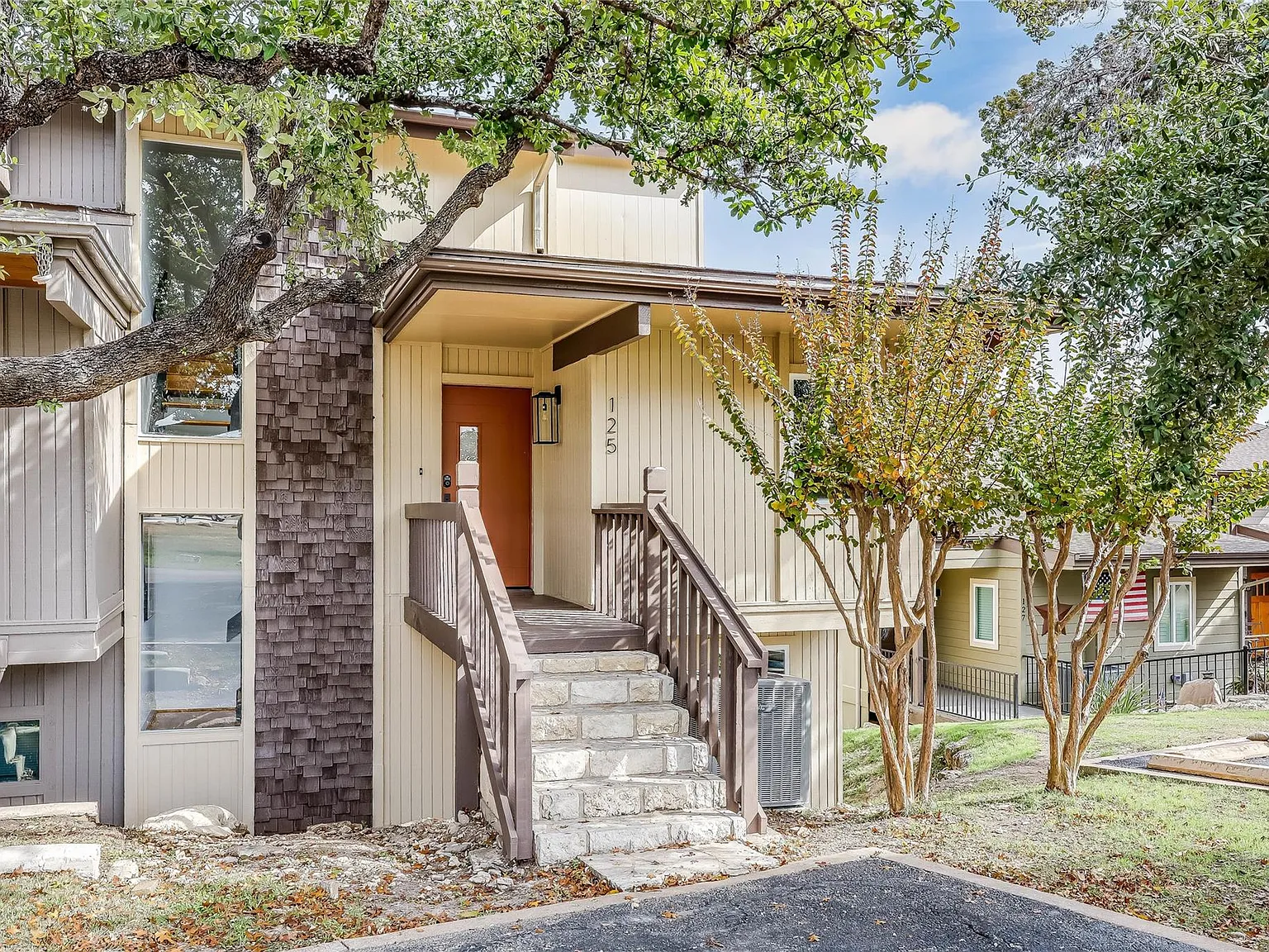 3 bed, 3.0 bath, 1809 sqft, $2,200 — Photo 3