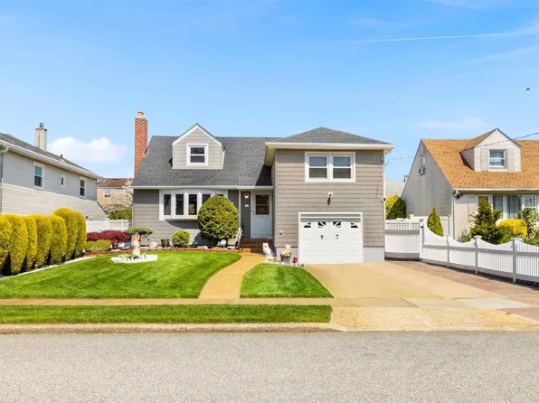 97 Branch Avenue, Freeport, NY 11520