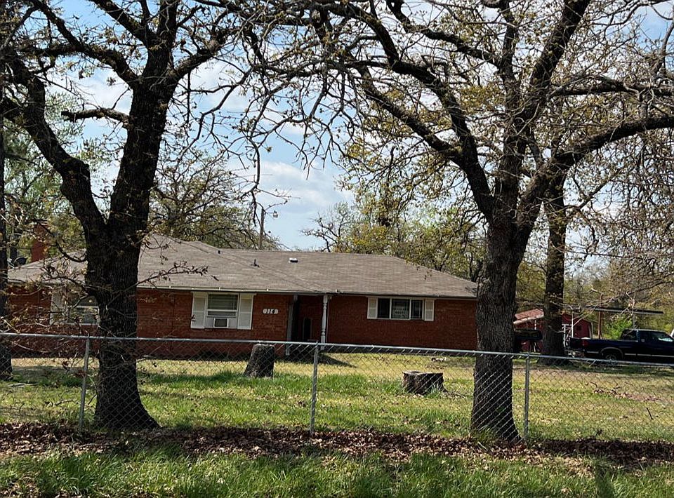 1st image of 114 Pickard Dr