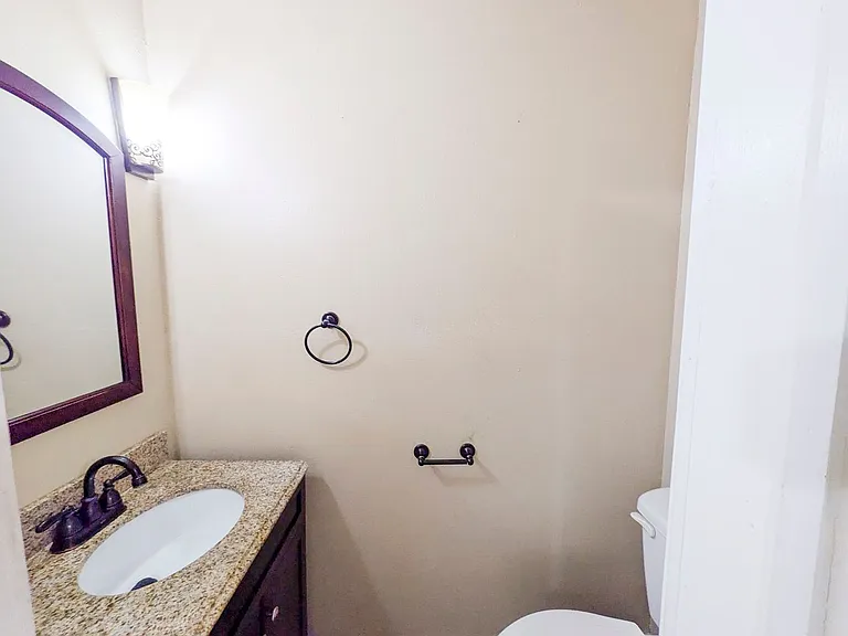 1030 Dallas St — Photo 8