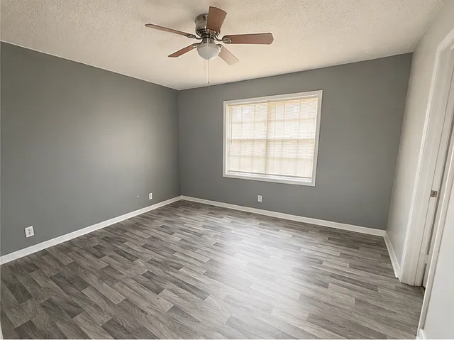 83 Peachtree Dr — Photo 3