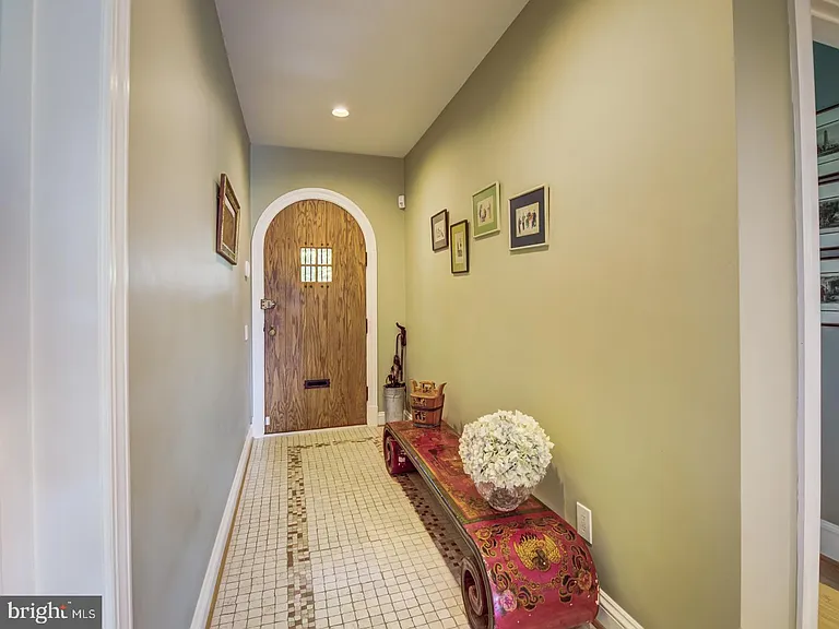3808 Cathedral Ave NW — Photo 7