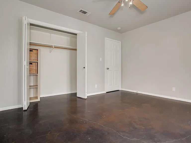 2300 Trailside Drive — Photo 30