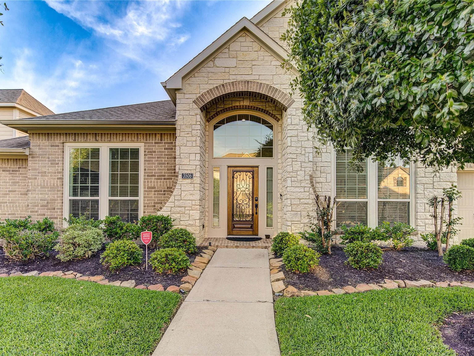 4 bed, 3.5 bath, 3548 sqft, $3,950 — Photo 3