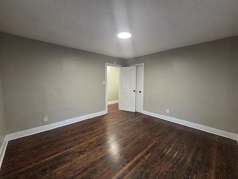 983 Brower St — Photo 11