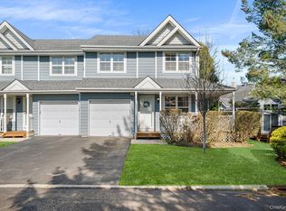 1 Spruce Lane, Central Islip, NY