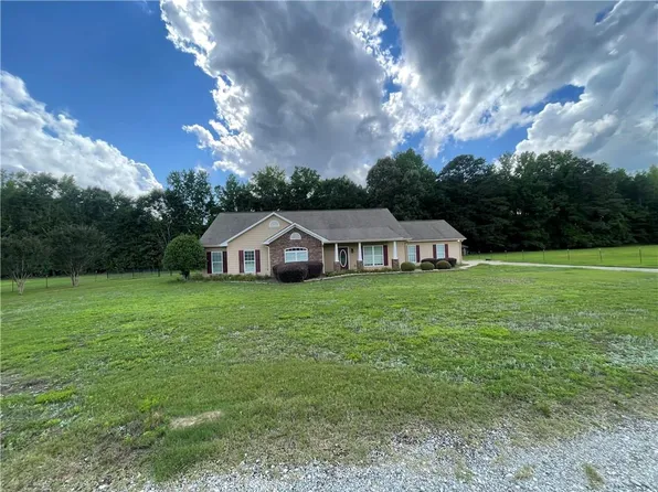 12 Diamond Rd, Opelika, AL 36804