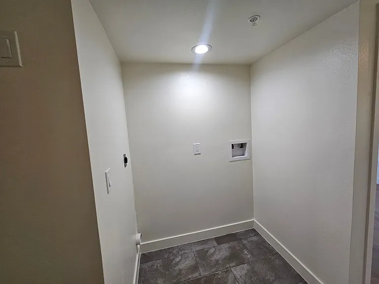 33(835E) — Photo 39