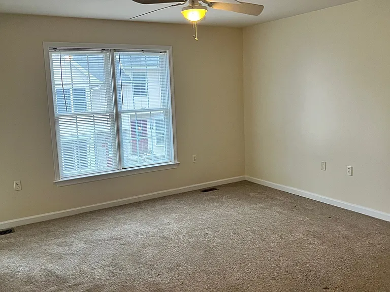 835 Berne Ct #835 — Photo 7