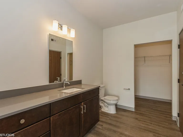 The Leo at the Hub Apartments — Photo 28