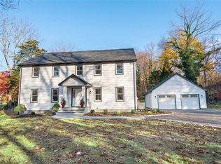 50 Connelly Rd, Huntington, NY 11743