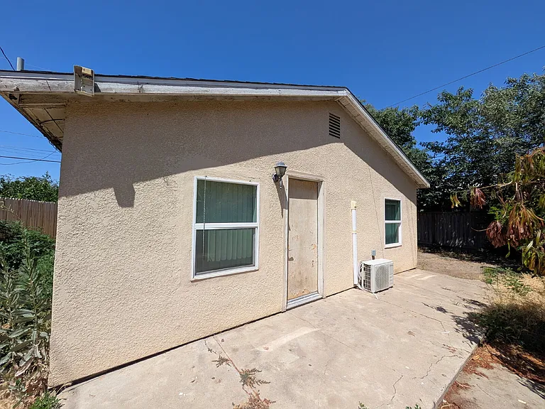 140.5 S G St — Photo 1