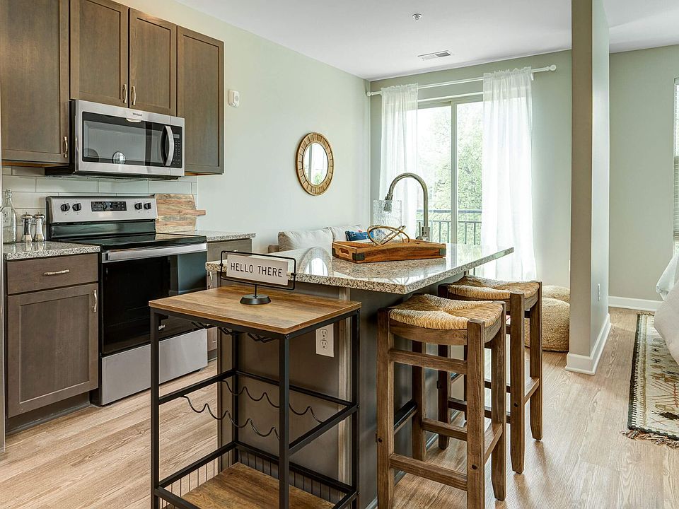 1st image of 820 E Long St #A-103