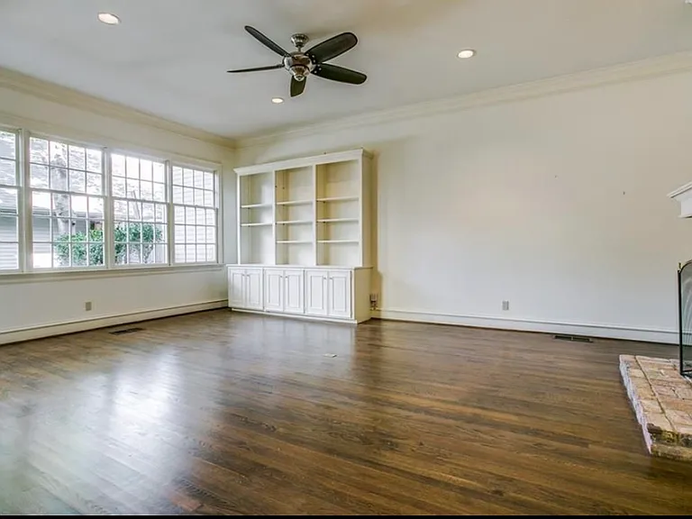 4110 Lovers Ln — Photo 13