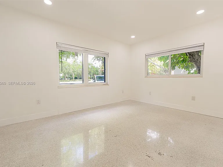 580 University Dr #2 — Photo 11