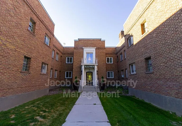 676 Memorial Dr #102 — Photo 1
