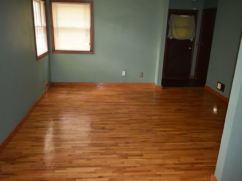 1st image of 134 21st Ave N