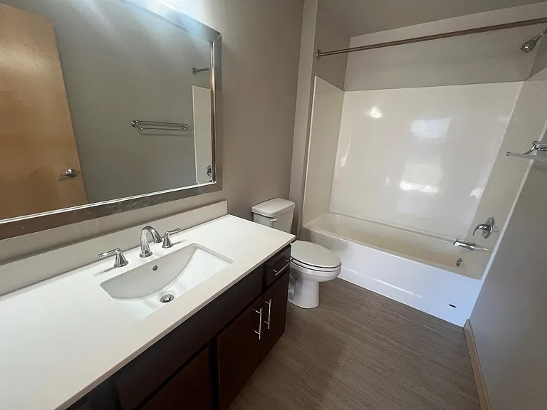 Venture Luxury High Rise — Photo 268