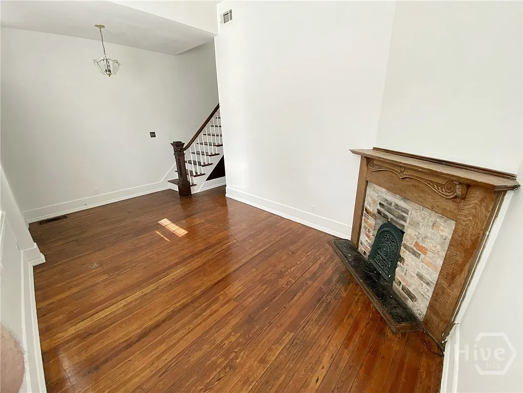 2 bed, 1.0 bath, 798 sqft, $1,950 — Photo 3
