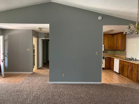 2nd image of 914 Barrie Ave