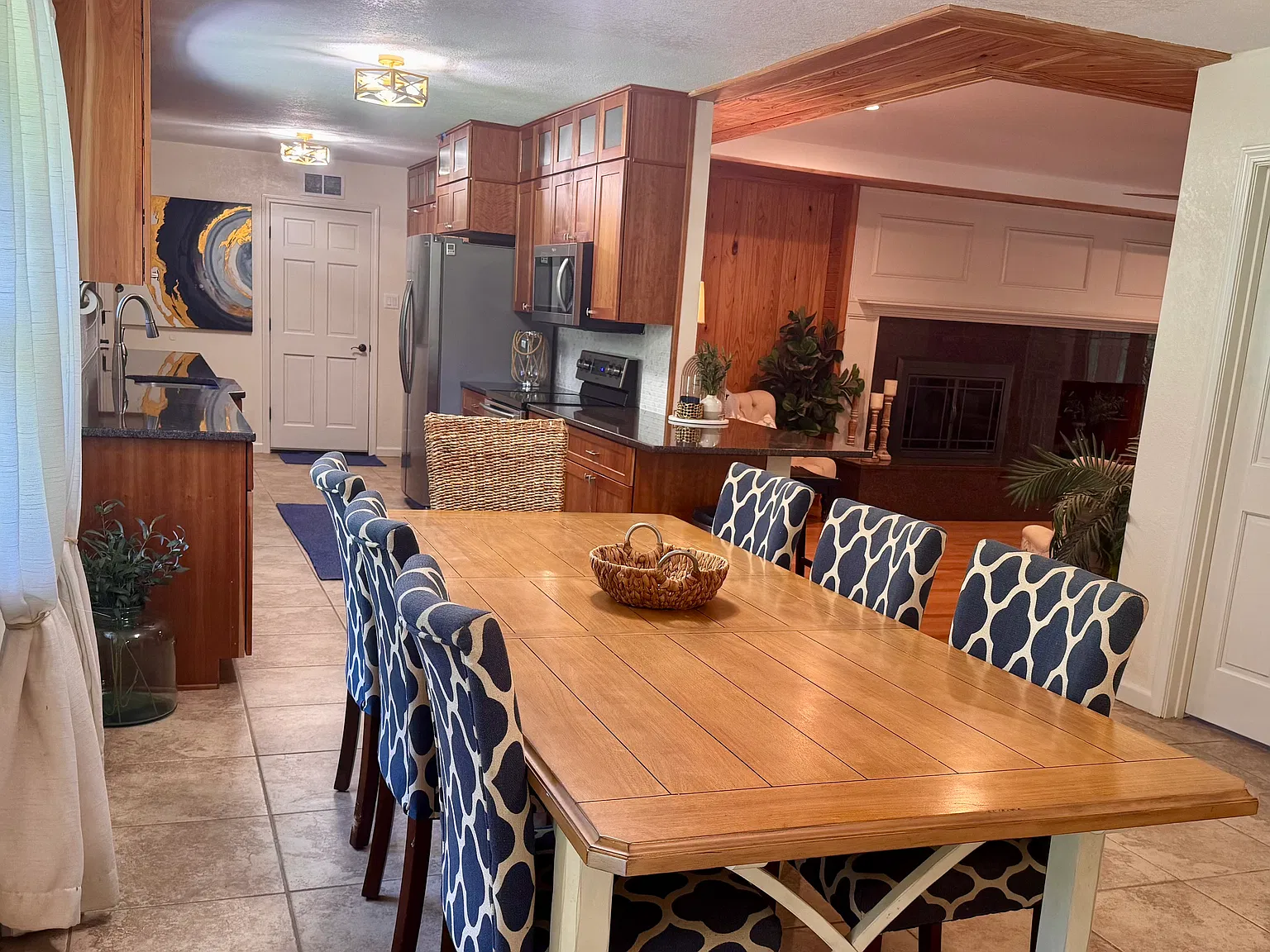 3 bed, 2802 sqft, $2,490 — Photo 4