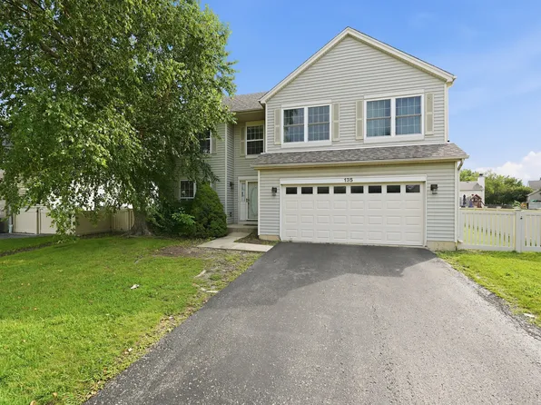 135 Fairfield Dr, Romeoville, IL 60446