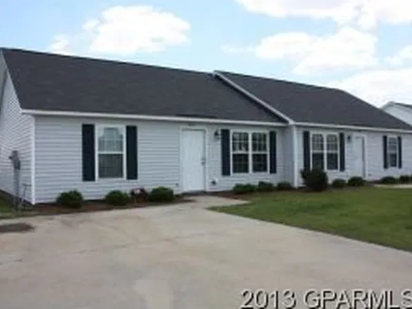 1121 Masters Ln, Greenville, NC 27834