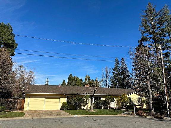 3rd image of 141 Catalina Ct