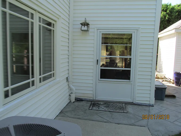 11 Travis Dr #8 — Photo 1