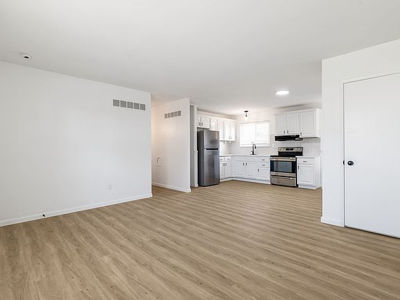 4th image of 3520 Fleet Ln