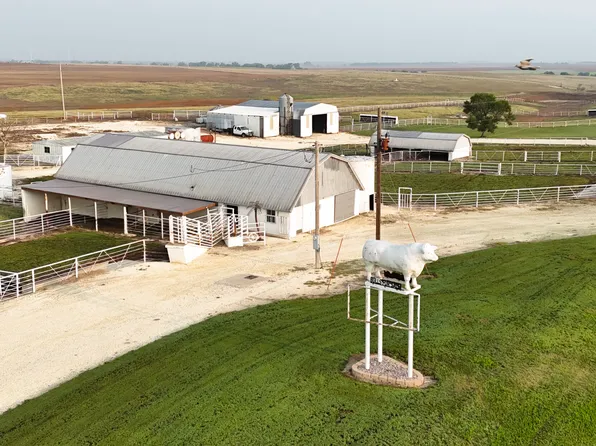 1855 250th Ave, Hays, KS 67601