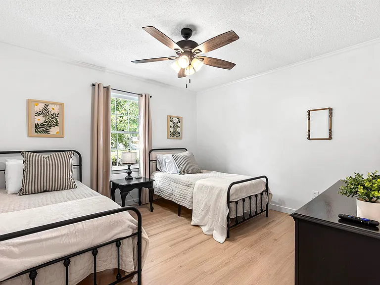 1726 Greenwood Cir — Photo 53