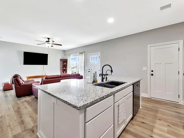 932 N Cloverleaf St — Photo 12