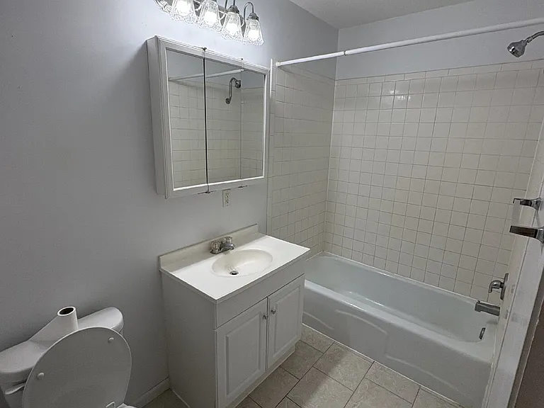 1030 Southpark Dr #7 — Photo 6